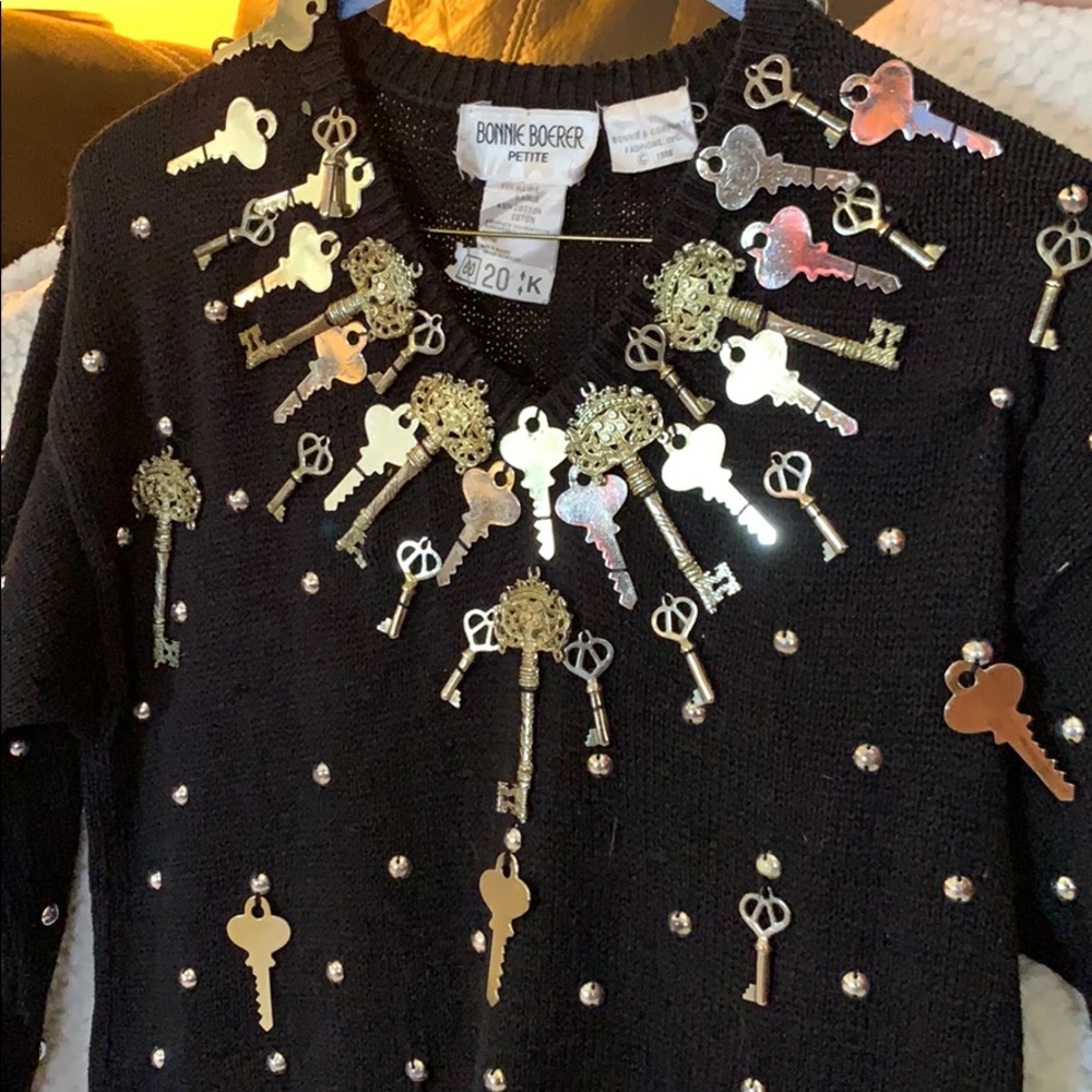 Key Sweater - Picture 2 of 3